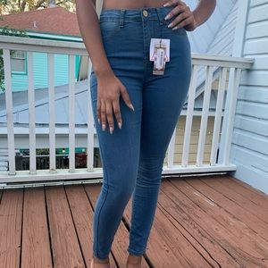 Too small and short! I’m 5’11 ✨